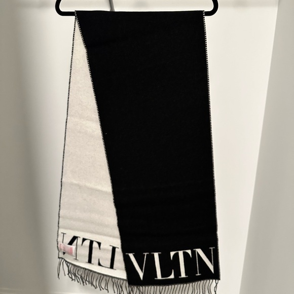 Valentino Garavani - Picture 12 of 16